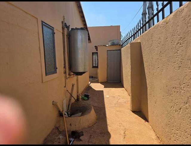 2 BEDROOM HOUSE FOR SALE IN LEHAE